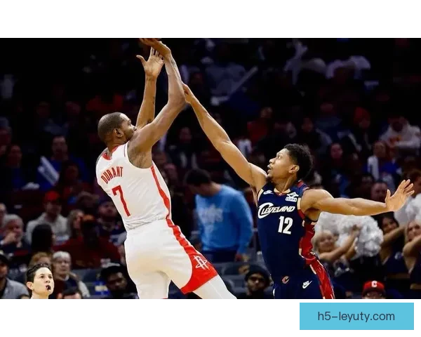 黄蜂客场胜火箭创队史八连胜